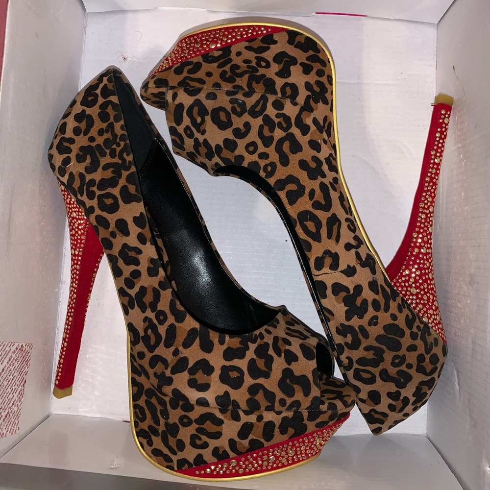 Shoedazzle “Salma” Leopard heels